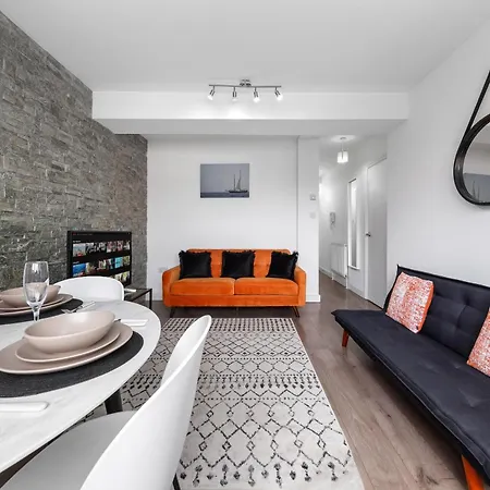 Central London Two Bedroom Serviced Apartment - Nine Elms Luxury Stay - Vauxhall & Westminster